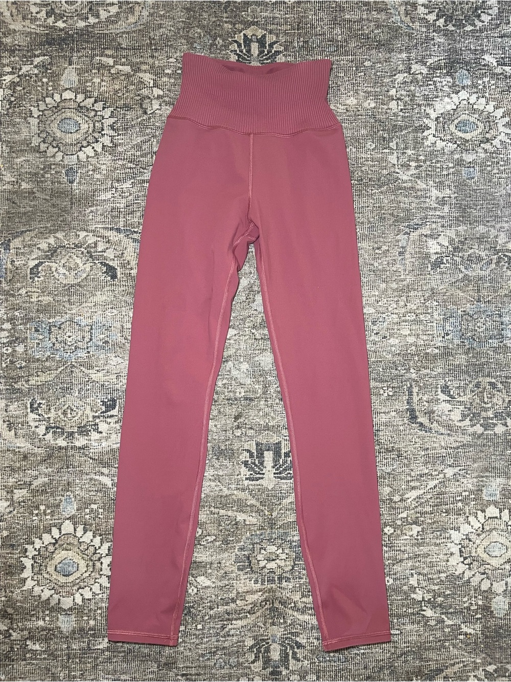Vuori High-Rise Leggings in Dusty Rose